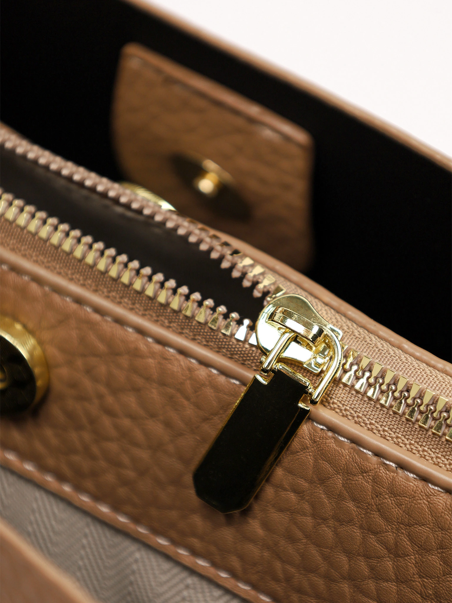 Сумка-тоут с декоративным платком в ассортименте